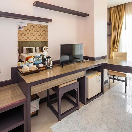 Malin Patong Hotel Luaran gambar