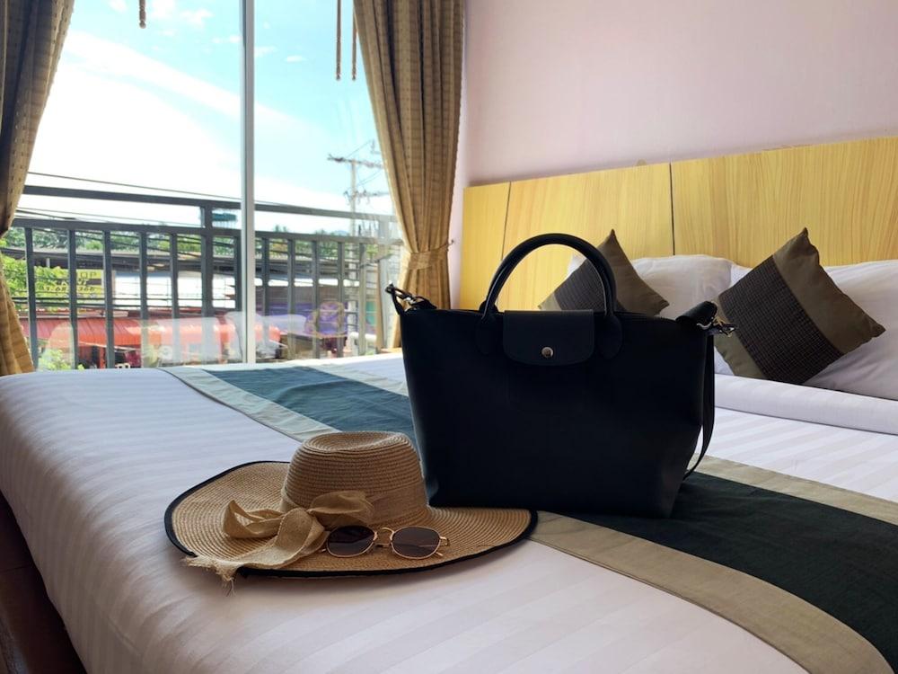 Malin Patong Hotel Luaran gambar