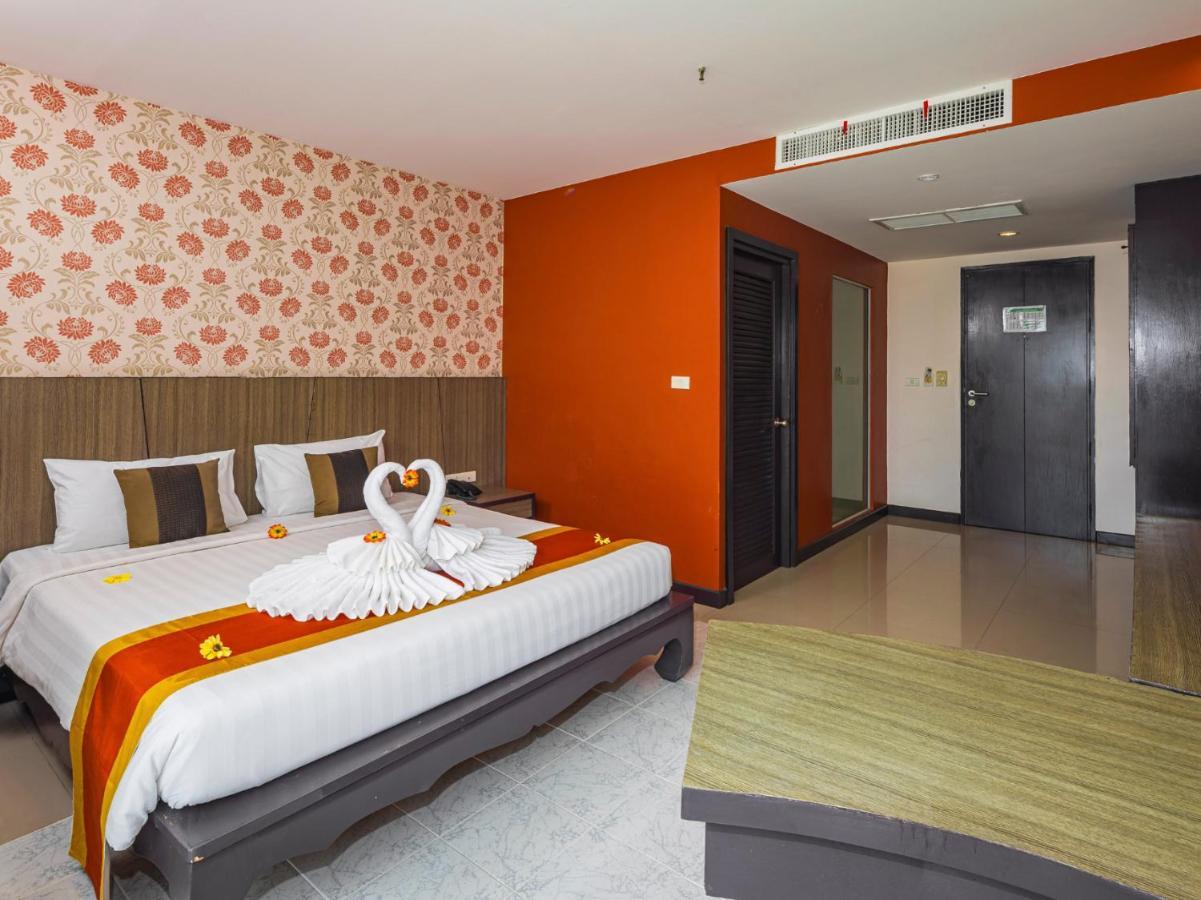 Malin Patong Hotel Luaran gambar