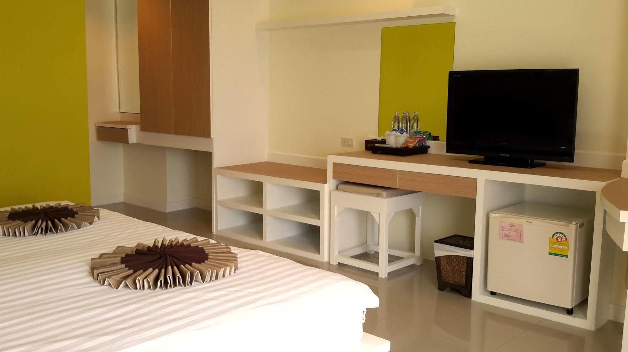Malin Patong Hotel Luaran gambar